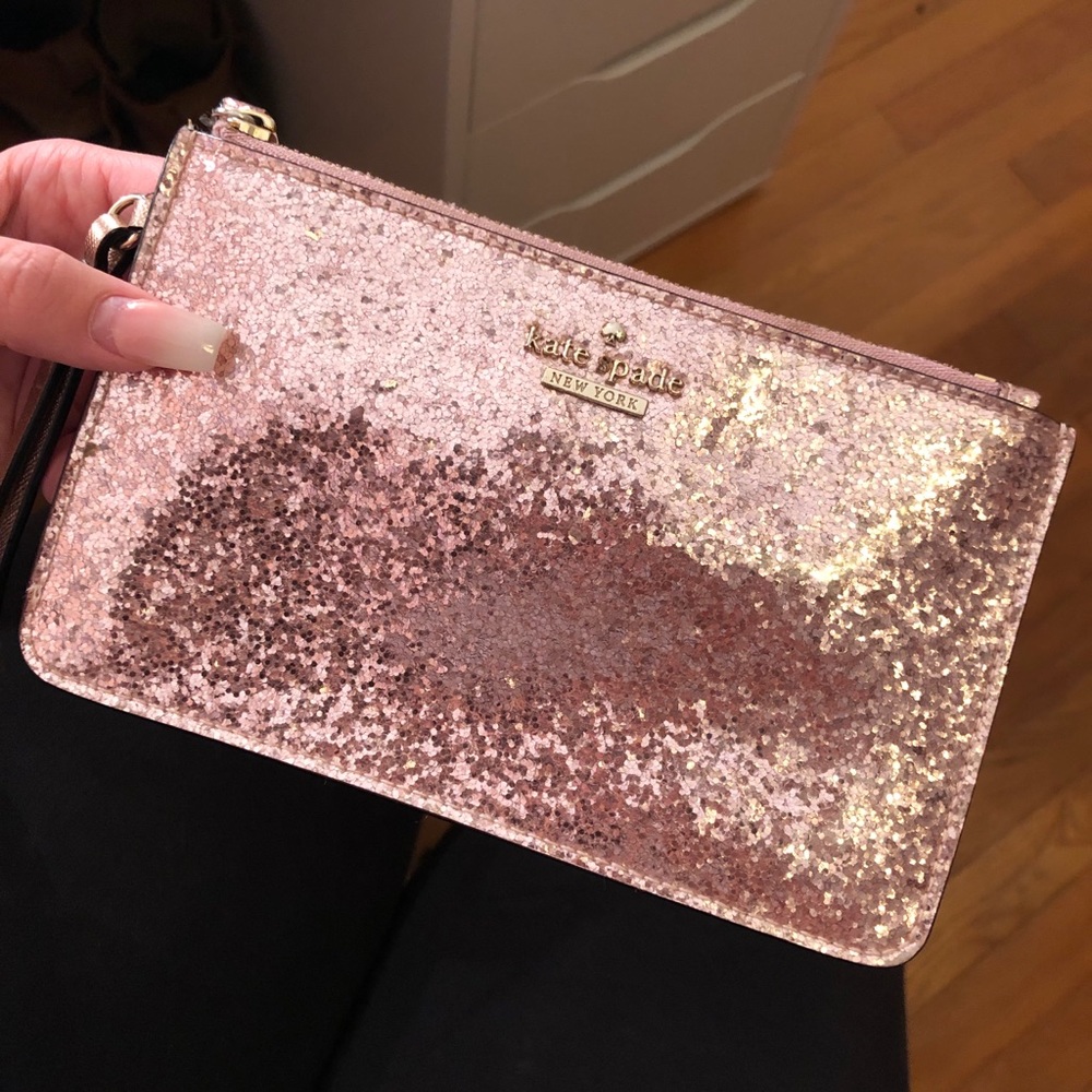 Kate Spade Wristlet    -     Make Offers